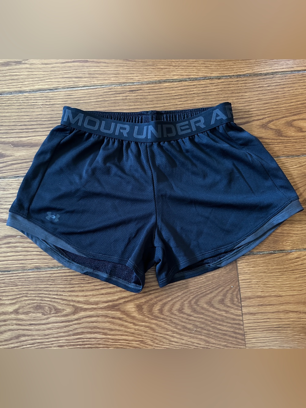 Under Armour women’s Black Athletic Mesh Training Shorts